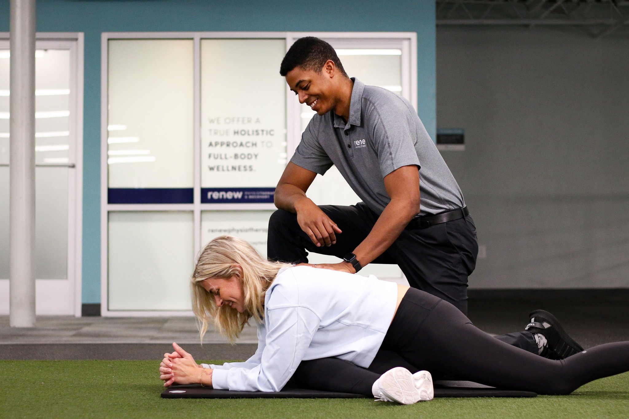 dynamic stretching to prepare for a workout with led by a physical therapist